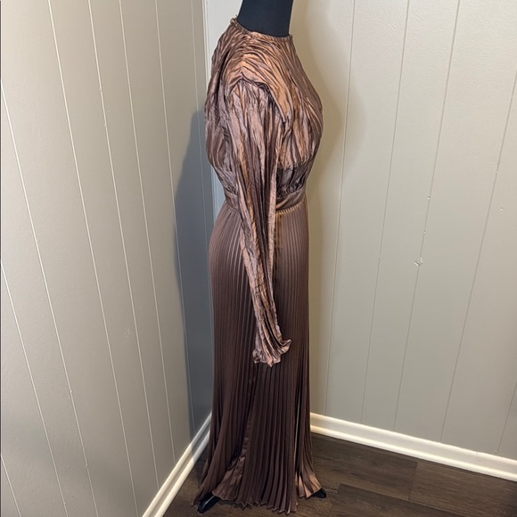 L’IDÉE Women’s 4 Maxi Ruched Long Sleeve  Pleated Gown - Picture 3 of 5